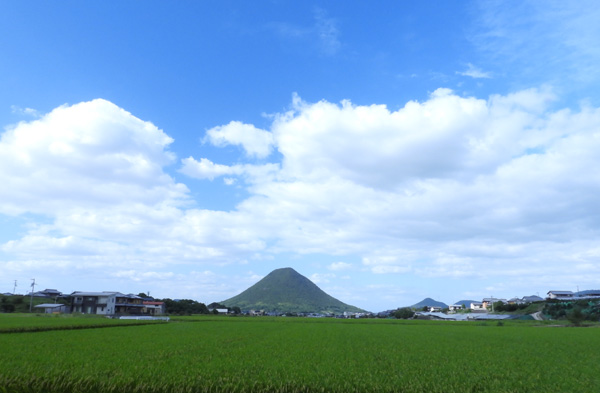 讃岐平野に立つ富士の山